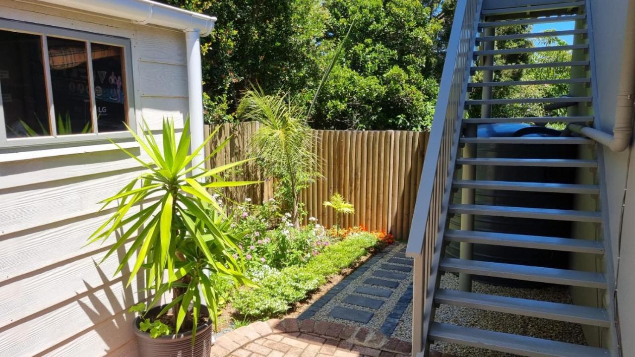 Modern Solar Powered 1 Bed Studio Apartment With Amazing Views Plettenberg Bay Eksteriør billede