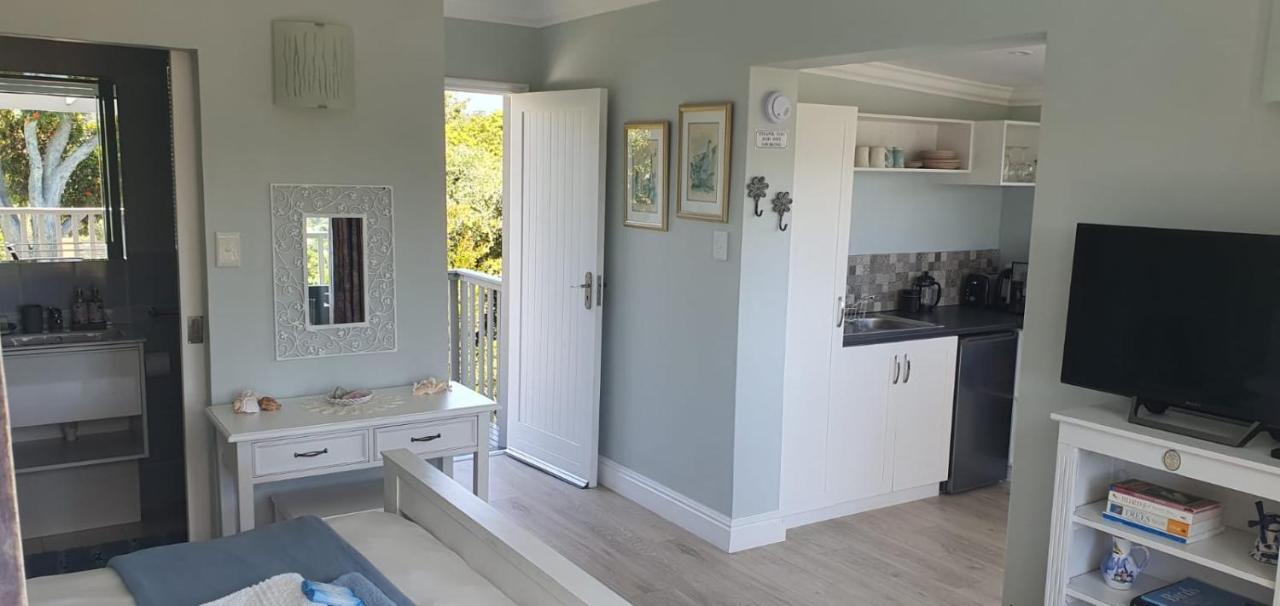 Modern Solar Powered 1 Bed Studio Apartment With Amazing Views Plettenberg Bay Eksteriør billede